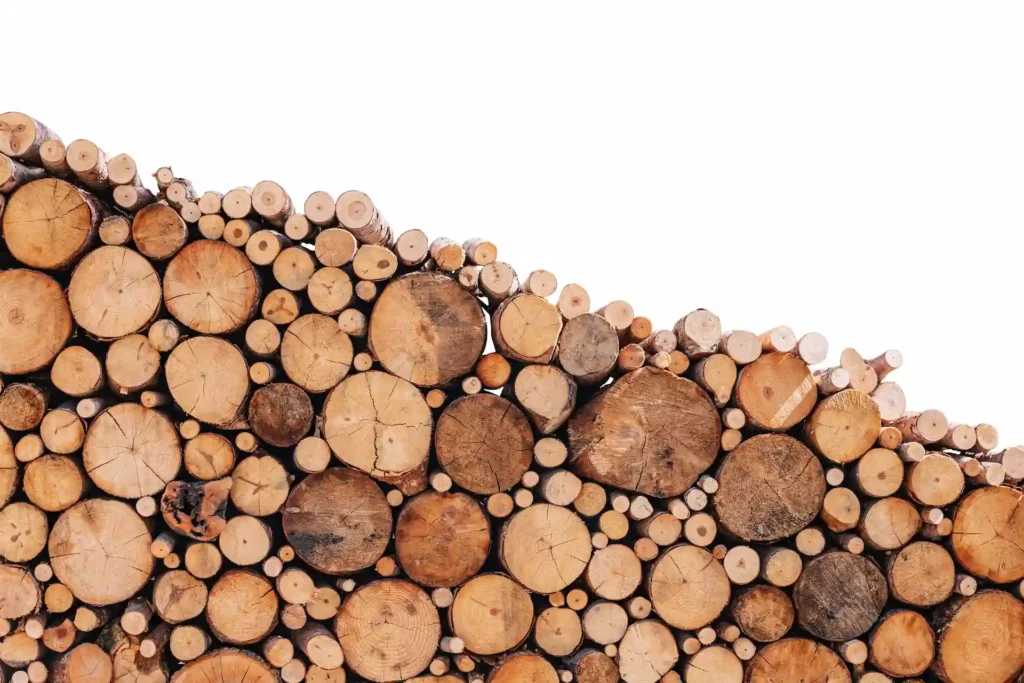 Holz-gestapelt